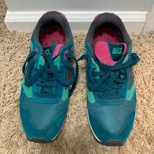 Women’s green & pink Asics size 8